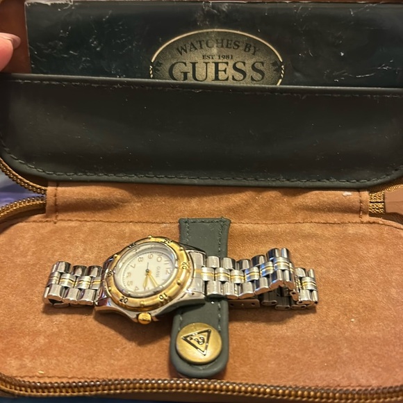 Gold and silver Guess watch with case - Picture 1 of 8